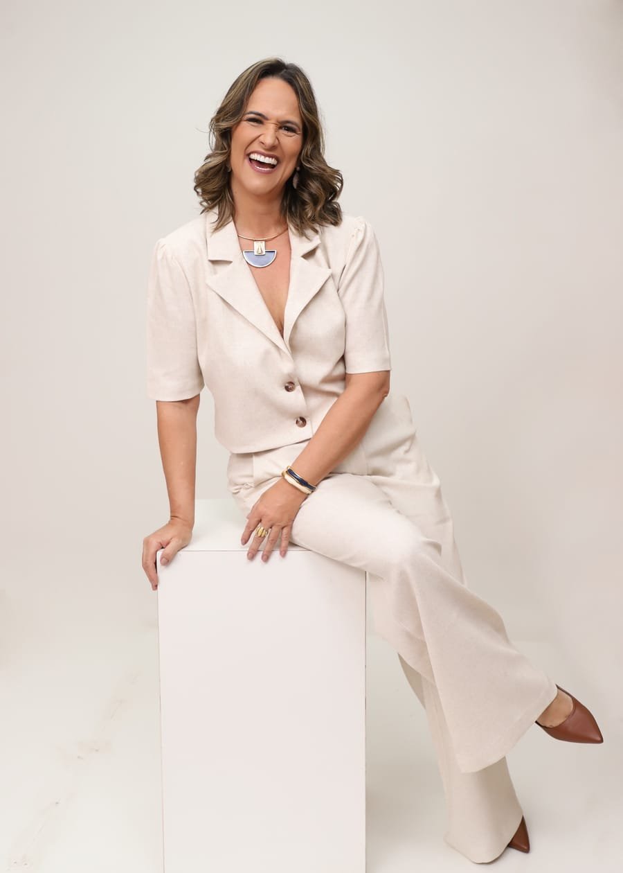 Fernanda Turquia sorrindo, retrato institucional